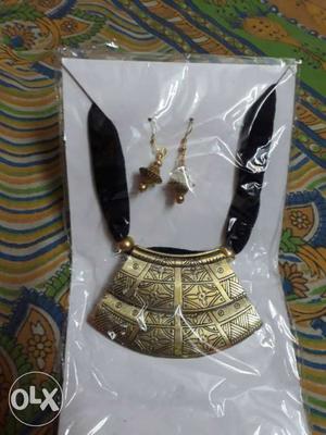 Golden Necklace And Hook Earrings Set