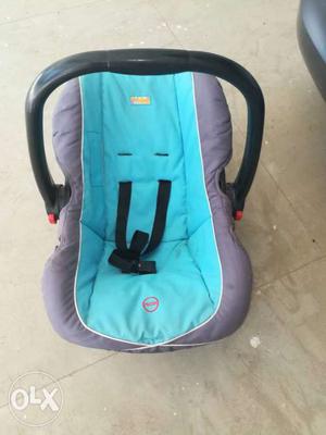 Mee mee baby car seat.. Can be used upto 18