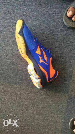 Mizuno volleyball shoe size 9, new.Not used.