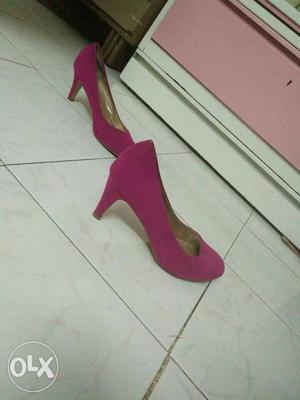 Size (41) globus brand style... still toes