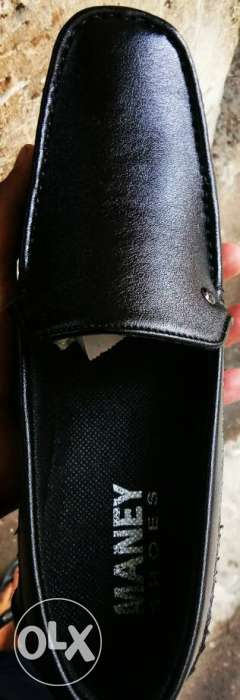 Unpaired Black Maney Formal Shoe