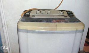 White And Beige Twin-tub Washing Machine