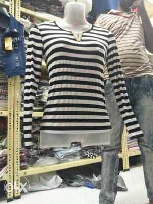 Women's Black And White Stripe Long-sleeved Boat Neck Shirt