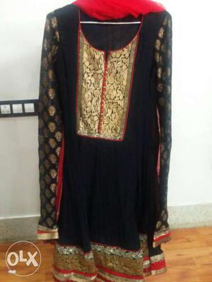 Women's Black,gold And Red Long-sleeved Maxi Dress