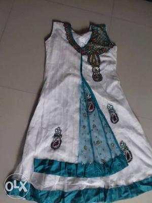 Women's White And Blue Sleeveless Dress