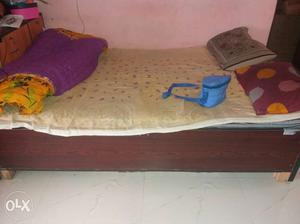 Brown Wooden bed urgent sell only 2 moths old 4,6
