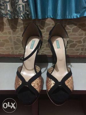 Catwalk women sandal size: 6; heel size: 4.5