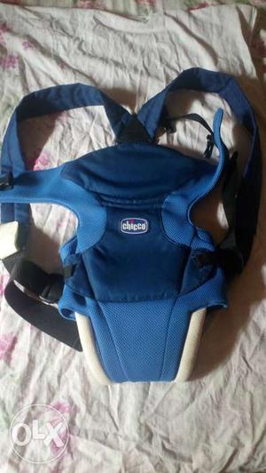 Chicco baby carrier in a good condition. Only 3