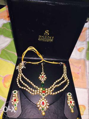 Gold And Diamond Embedded Soni Necklace In Box