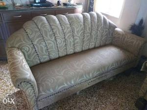 Good Quality, Clean, Ready to shift sofa!!! Do