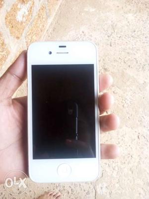 IPhone 4s 1year used and back over,charger