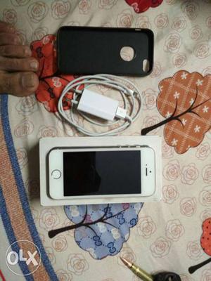 IPhone 5s Gold,Mint condition,box, Charger and headphone