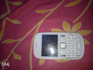 Nokia 200 in very good condition