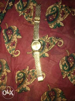 Round Gold Watch With Link Strap