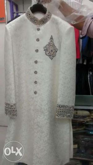 Sherwani with carry bag and mojdi fits 6 feet 2