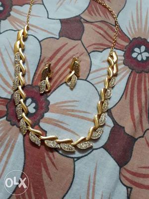 Sukkhi fashion jewellery necklace with earings