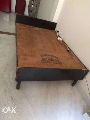 6×4 queen size wooden bed, in very good condition