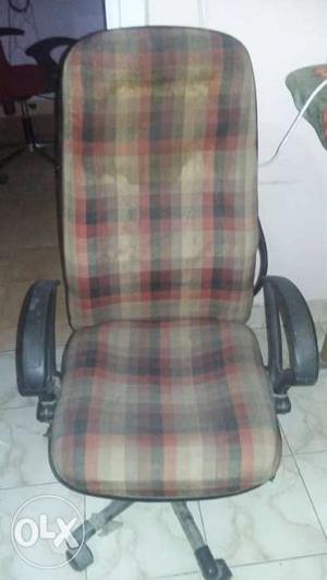 Black, Brown, Gray, And Red Plaid Office Rolling Armchair
