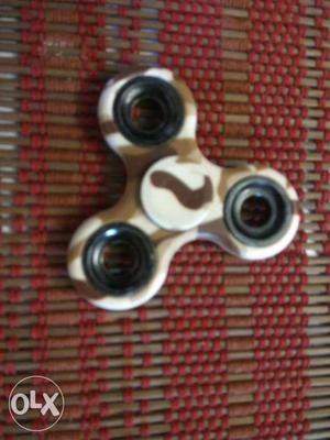 Brown And White Camouflage 3-blade Fidget Spinner