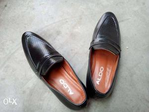 Formal black shoe