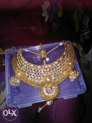 Gold-colored Bib Necklace