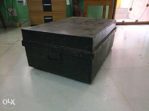 Metal stoarge chest trunk