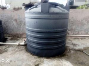 Sell two water tanks.