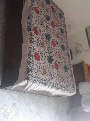 Single bed 4/6 with storage box nd mattress