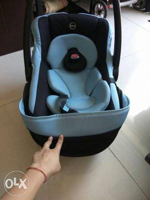 Baby's Gray And Black Carrier Car Seat