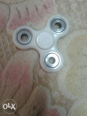 White colour fidget spinner with box