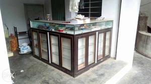 1) counter Is in very good condition only 6 month