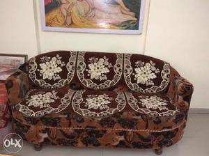 3+2 seater sofa set in a very good condition
