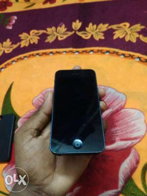 Apple iphine 5c hai good condition but only one