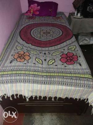Diwan box single bed.good space inside the bed.u