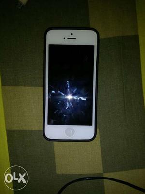 I phone 5 gold (64gb) With box and charger. Black