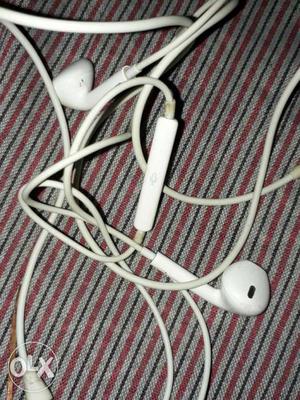 Original apple headphones Skullcandy  rs! On