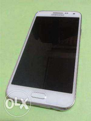 Stylish Samsung E5 with all accessories in good