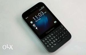 BlackBerry q5 looks new and fresh condition