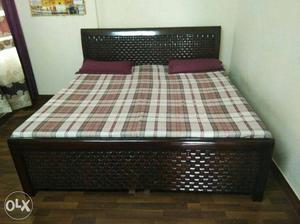 Double bed with storage boxes Wood type:- Sagwan