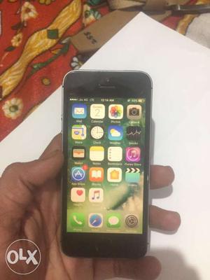 IPhone 5s 32Gb is in good condition... every