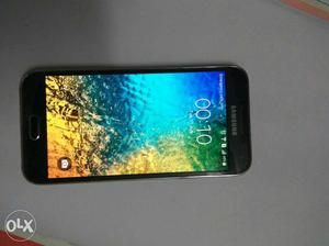 Samsung e5 Good condition and one hand with all
