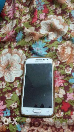 Samsung white color mobile in top condition.only