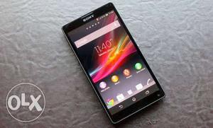 Sony xperia zl Mobile is in good condition wid box