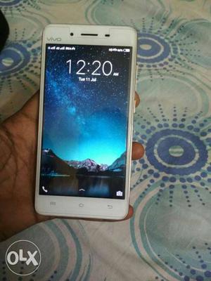 Vivo V3 with 32 gb Inbuilt and 3 gb Ram in good