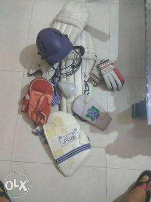 Cricket kit without bat includes gloves,pads,arm