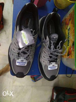 Gray-and-black Memory Foam Running Shoes