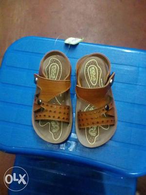 Kids sandal with leather look and strong