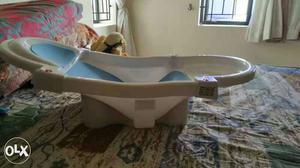 Mee Mee baby bath tub. in new condition used only