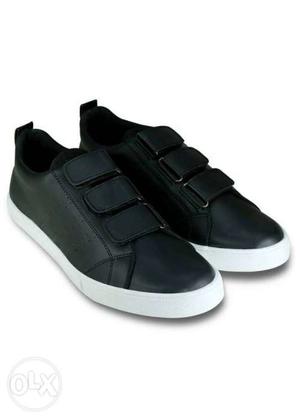 Pair Of Black-and-white Low-top Sneakers size(9)