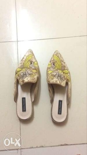 Pair Of Gray Floral Mulle Sandals